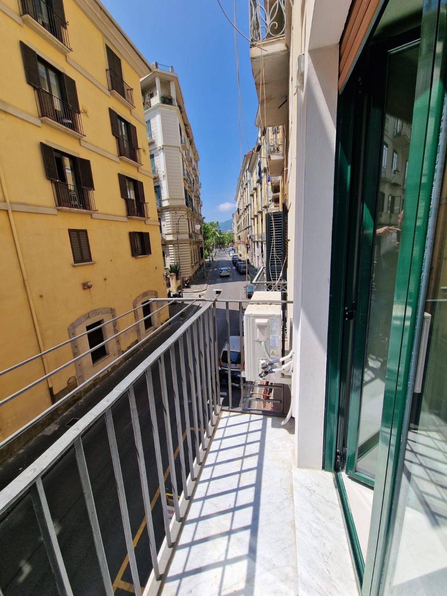 Alessia Holiday House 90Mq Salerno Centro Экстерьер фото